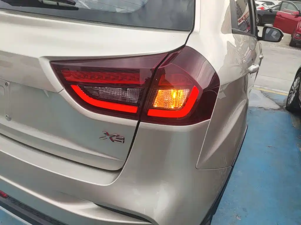 Geely Vision X3 — миниатюра 8