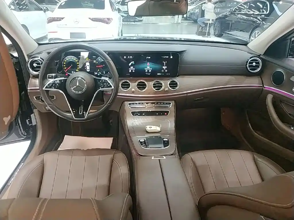 Mercedes-Benz E-Class — миниатюра 10