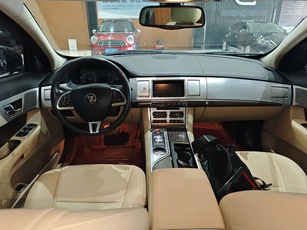 Jaguar XF — миниатюра 10