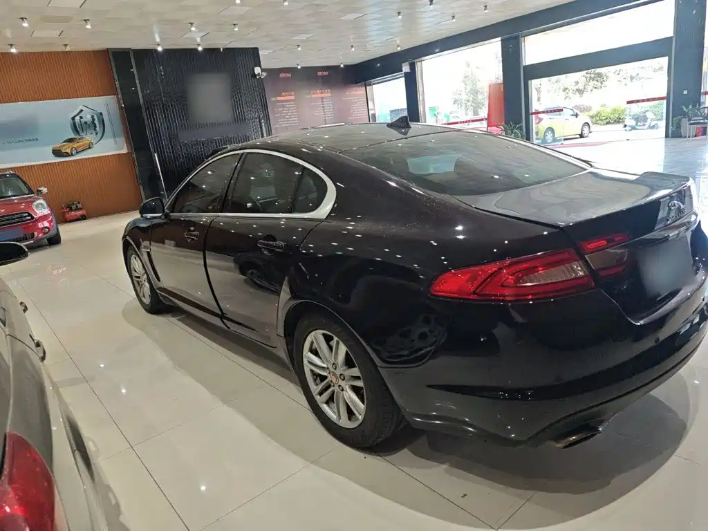 Jaguar XF — миниатюра 5