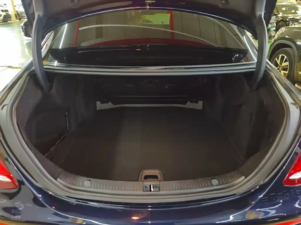 Mercedes-Benz E-Class — миниатюра 19