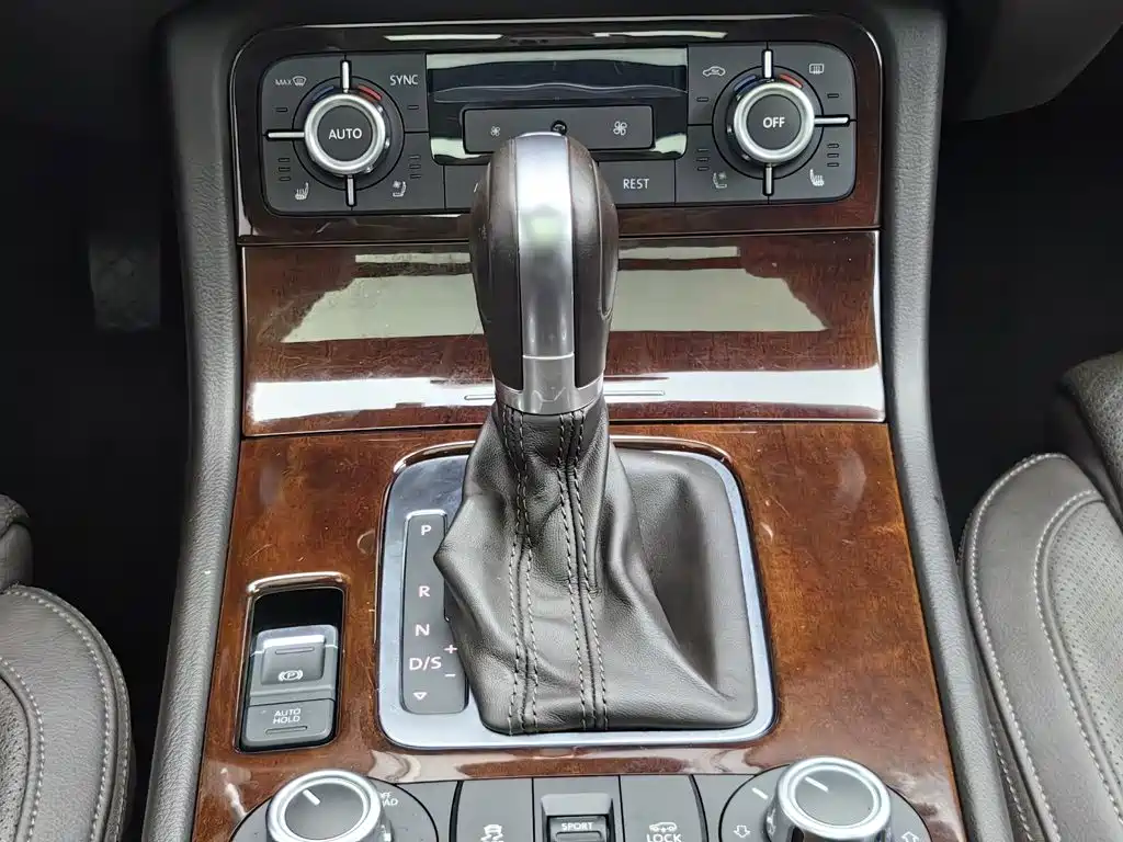 Volkswagen Touareg — миниатюра 13