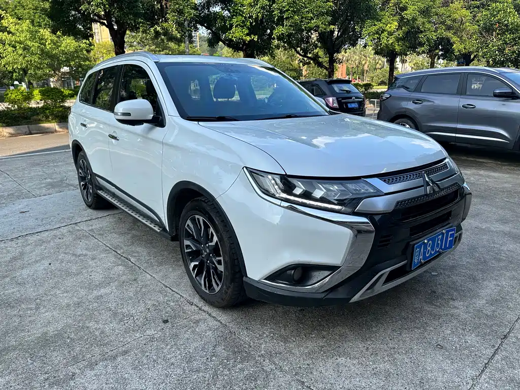 Mitsubishi Outlander — миниатюра 3