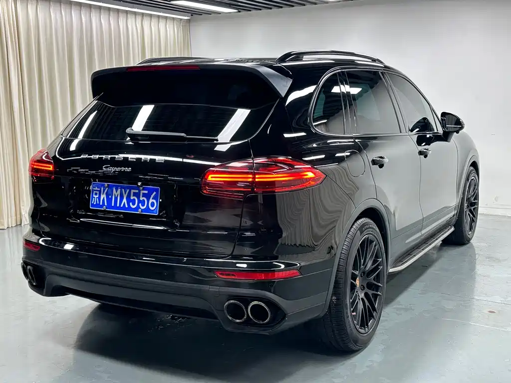 Porsche Cayenne — миниатюра 5