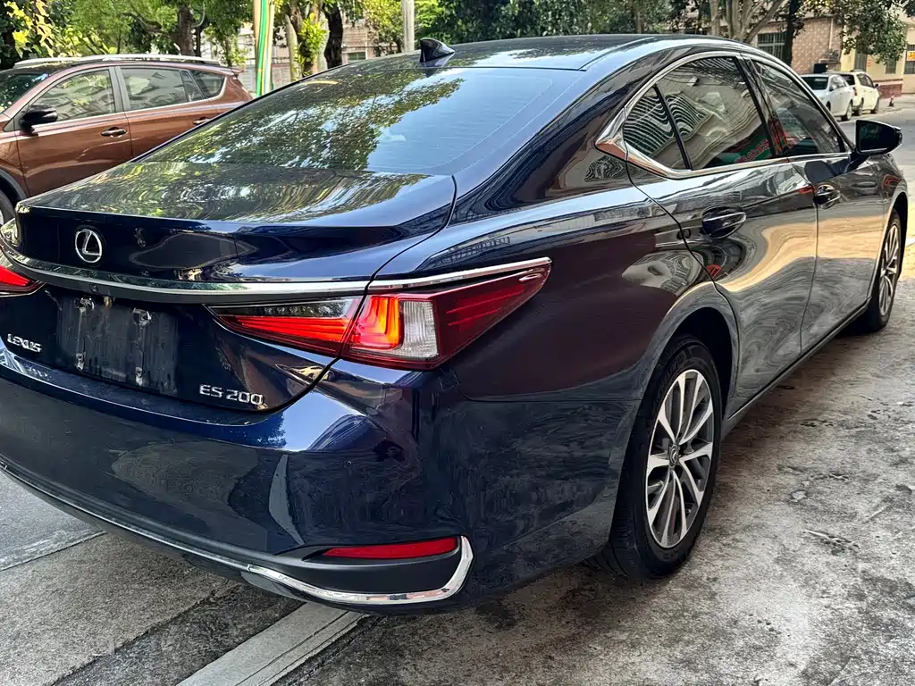 Lexus ES — миниатюра 5
