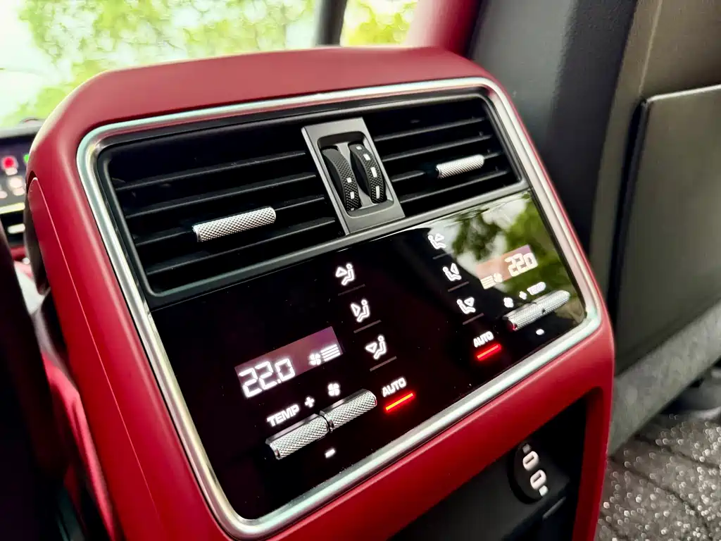 Porsche Cayenne — миниатюра 13