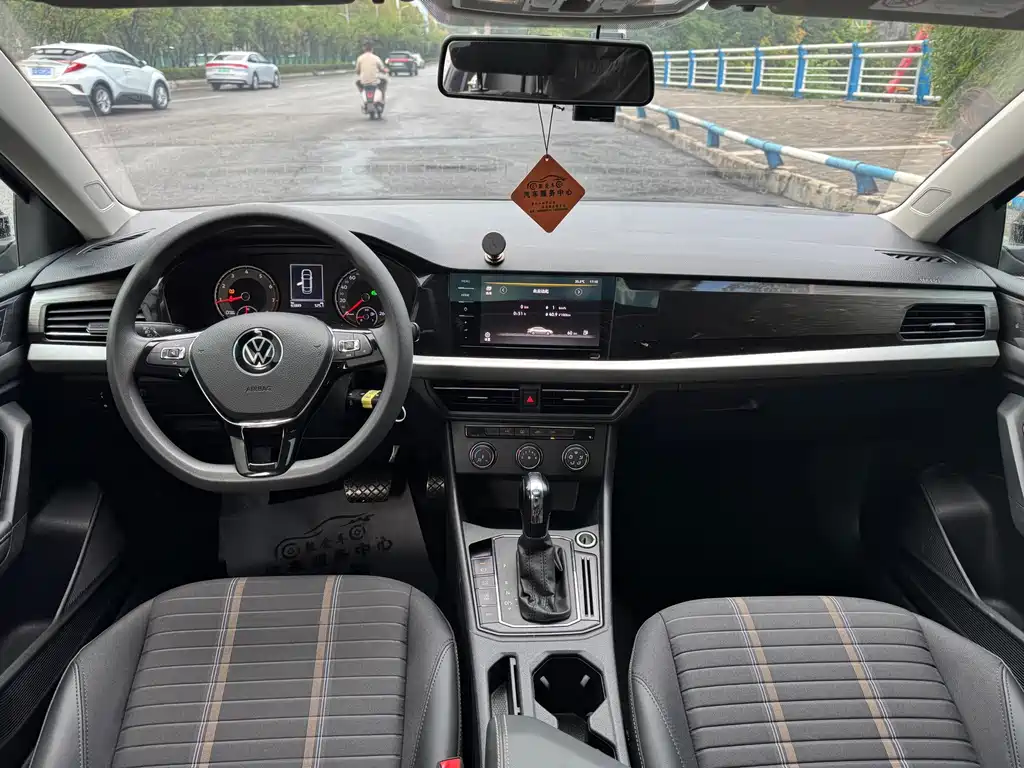 Volkswagen Lavida — миниатюра 6