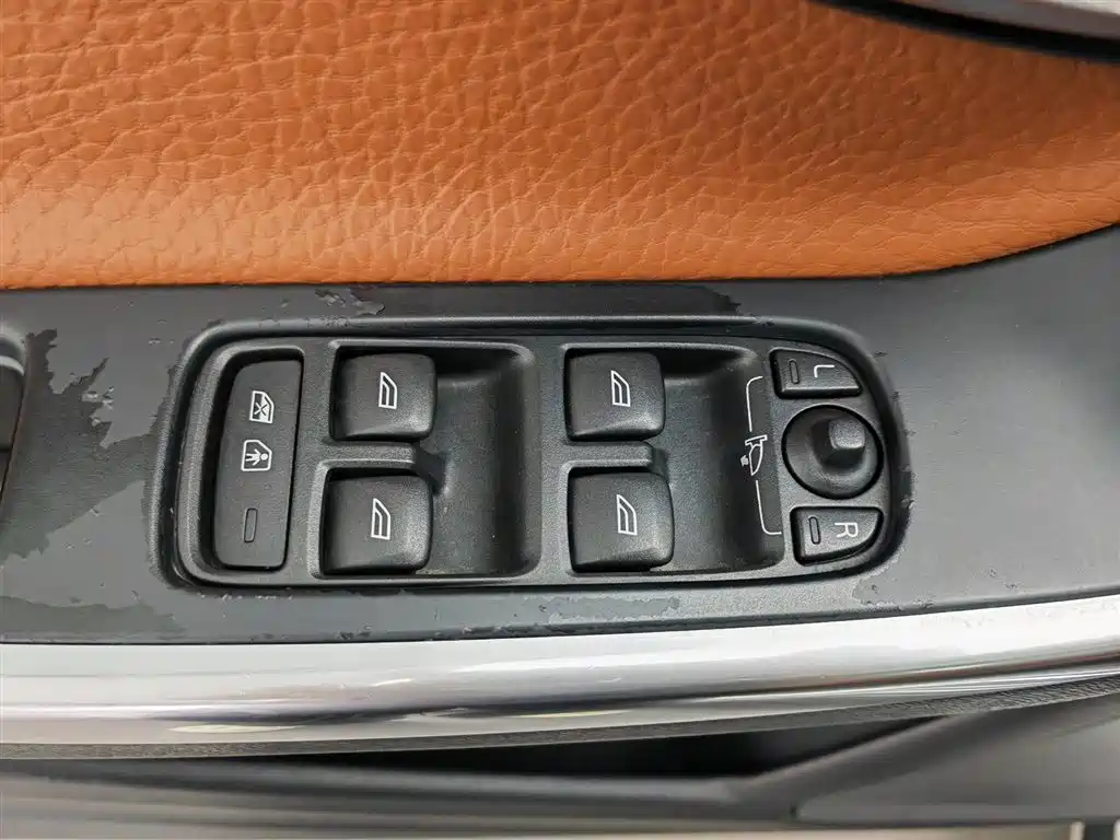 Volvo S60 (Import) — миниатюра 9