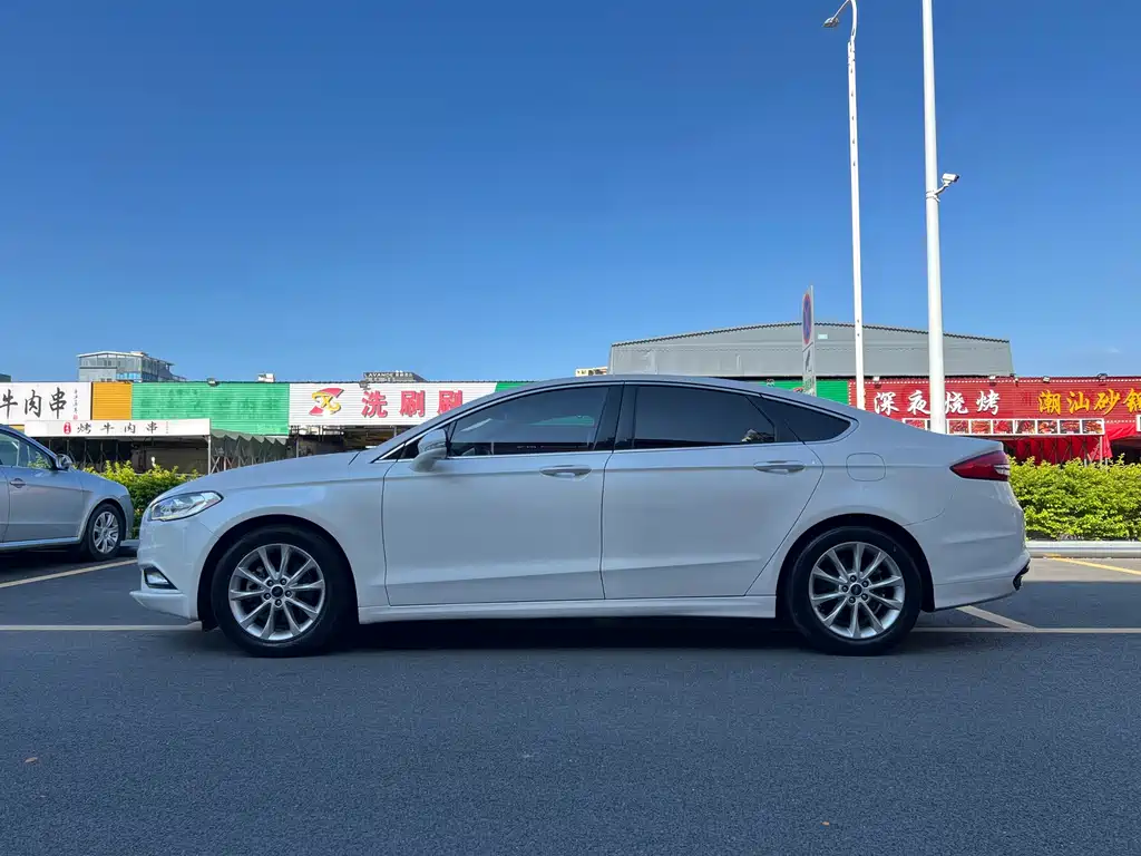 Ford Mondeo — миниатюра 8