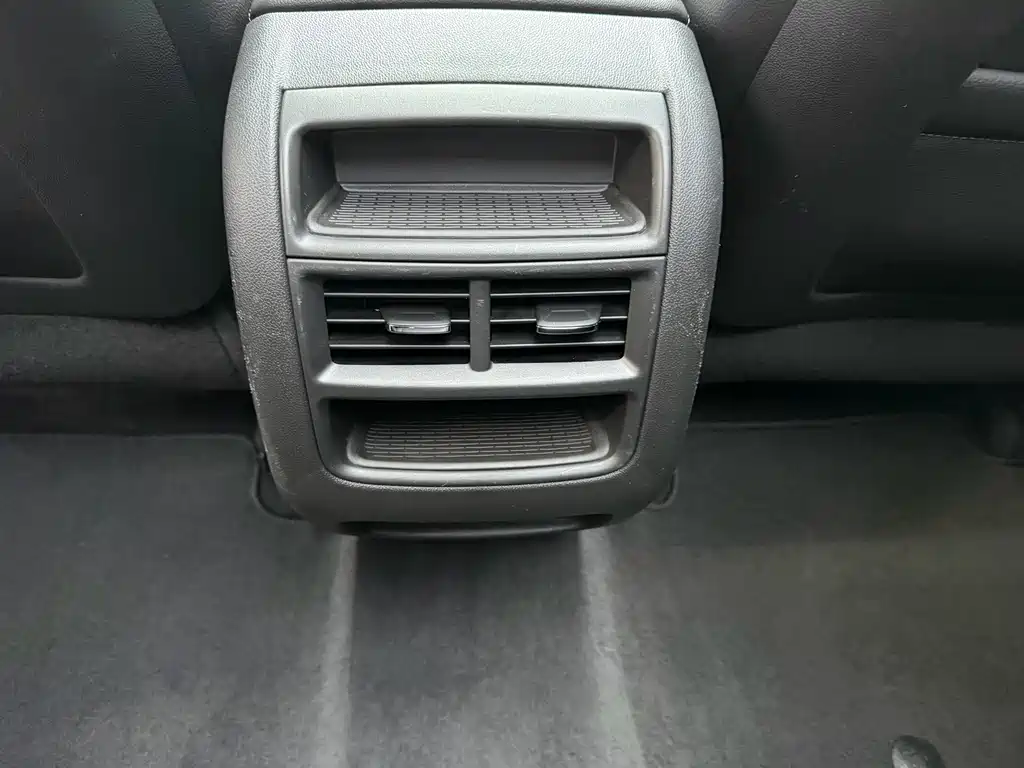 Cadillac XT5 — миниатюра 10