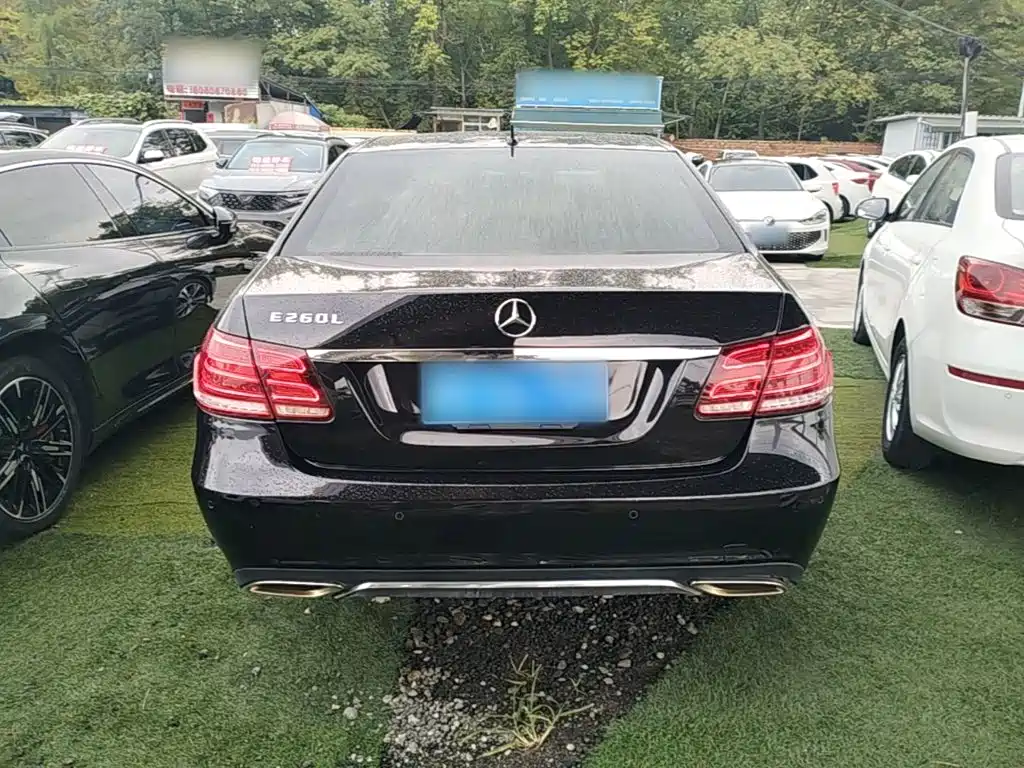 Mercedes-Benz E-Class — миниатюра 6