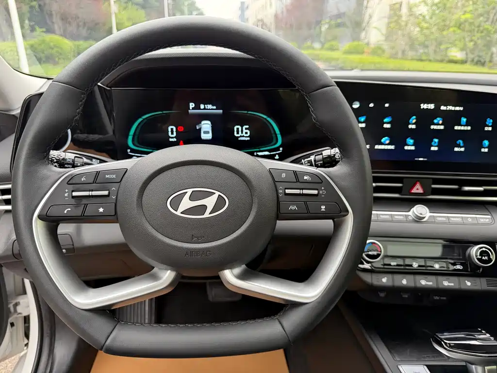 Hyundai Elantra — миниатюра 11
