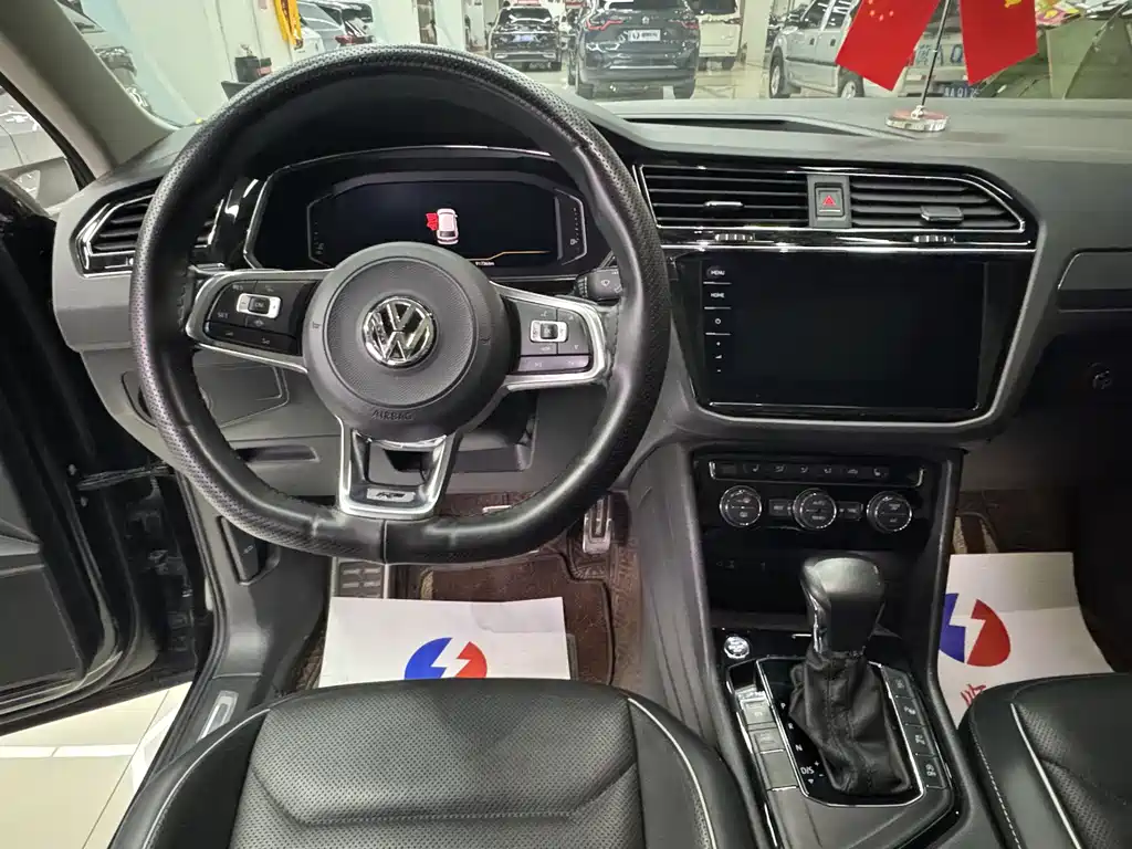 Volkswagen Tiguan L — миниатюра 10