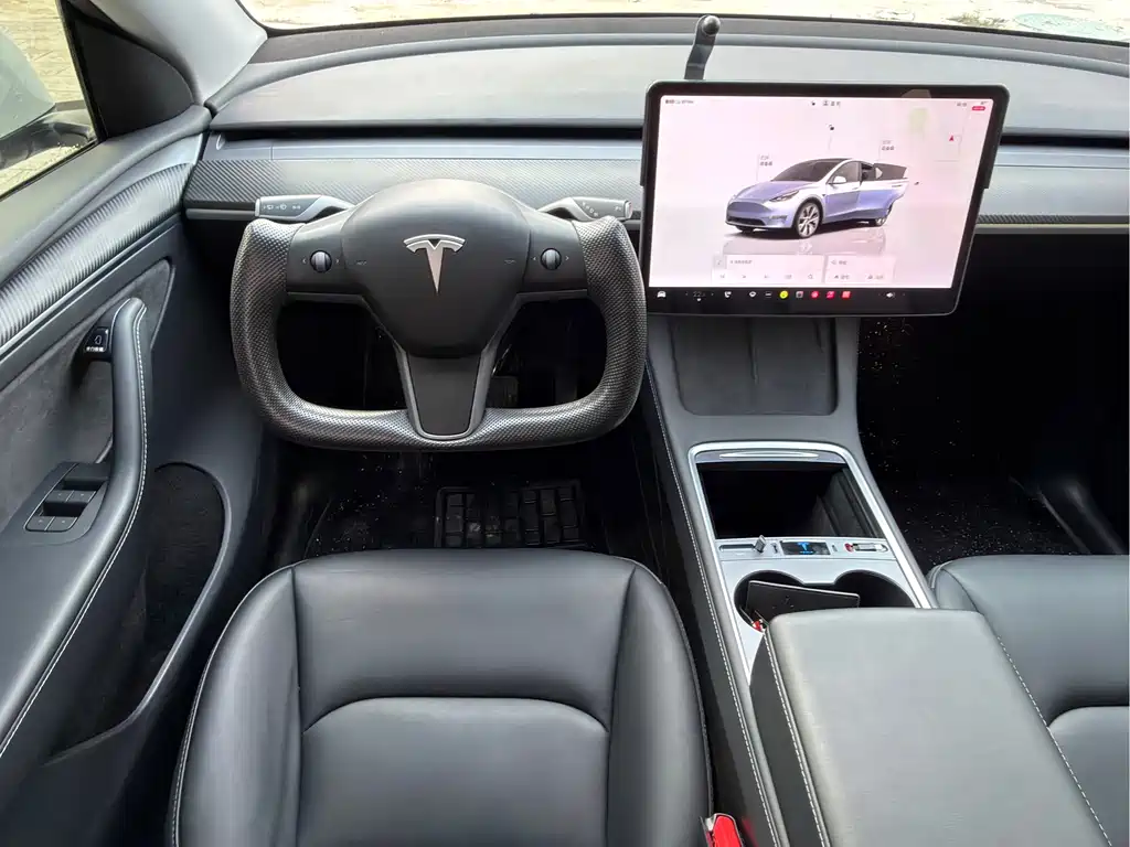 TESLA MODEL Y