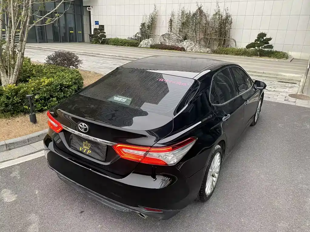 TOYOTA CAMRY