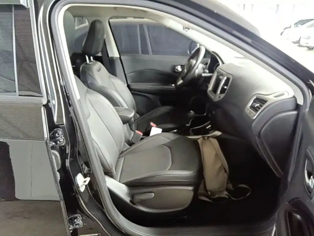 Jeep Compass — миниатюра 25