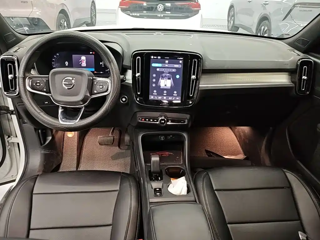 Volvo XC40 — миниатюра 10