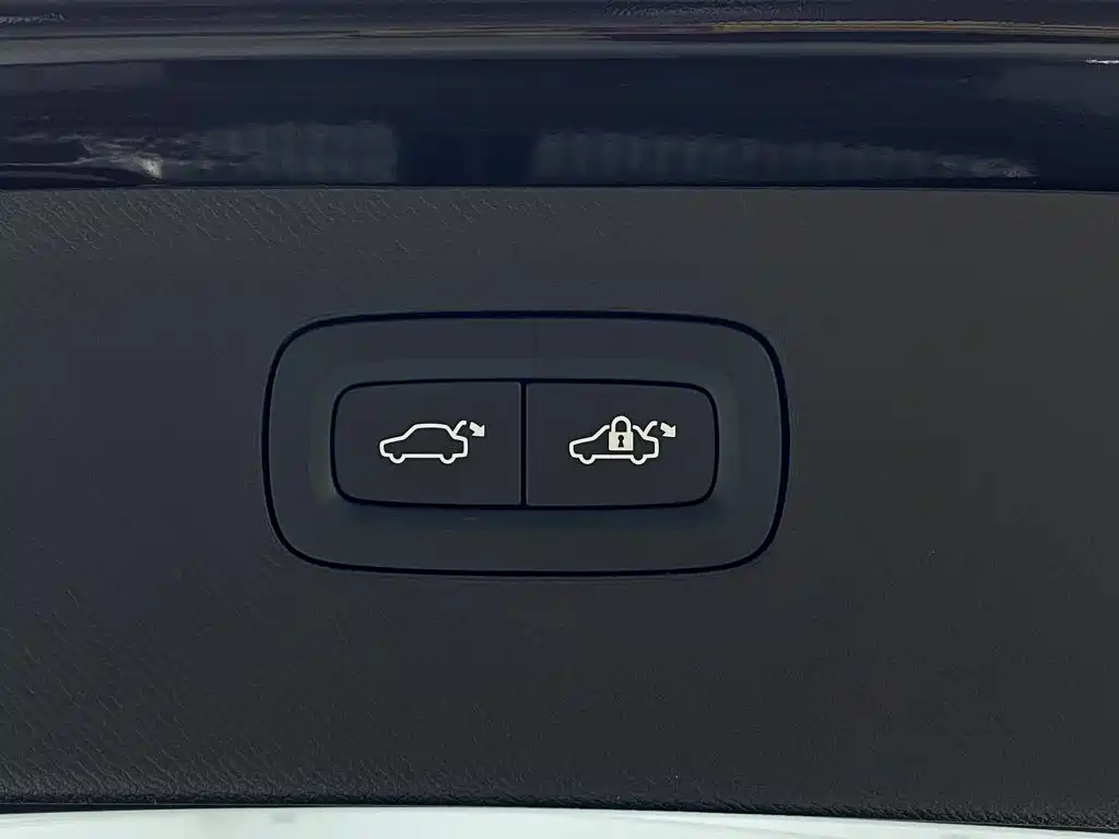 Volvo XC90 — миниатюра 22