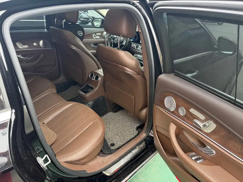 Mercedes-Benz E-Class — миниатюра 10