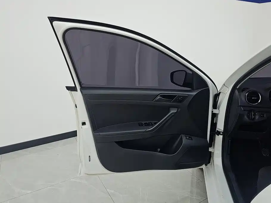 Volkswagen Jetta — миниатюра 7