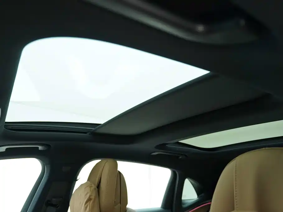 Mercedes-Benz E-Class — миниатюра 11