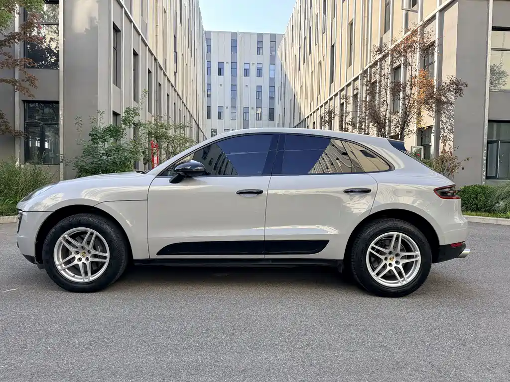 Porsche Macan — миниатюра 10