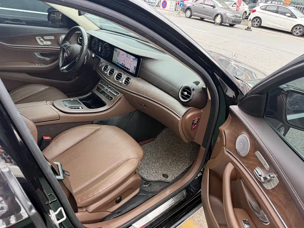 Mercedes-Benz E-Class — миниатюра 11