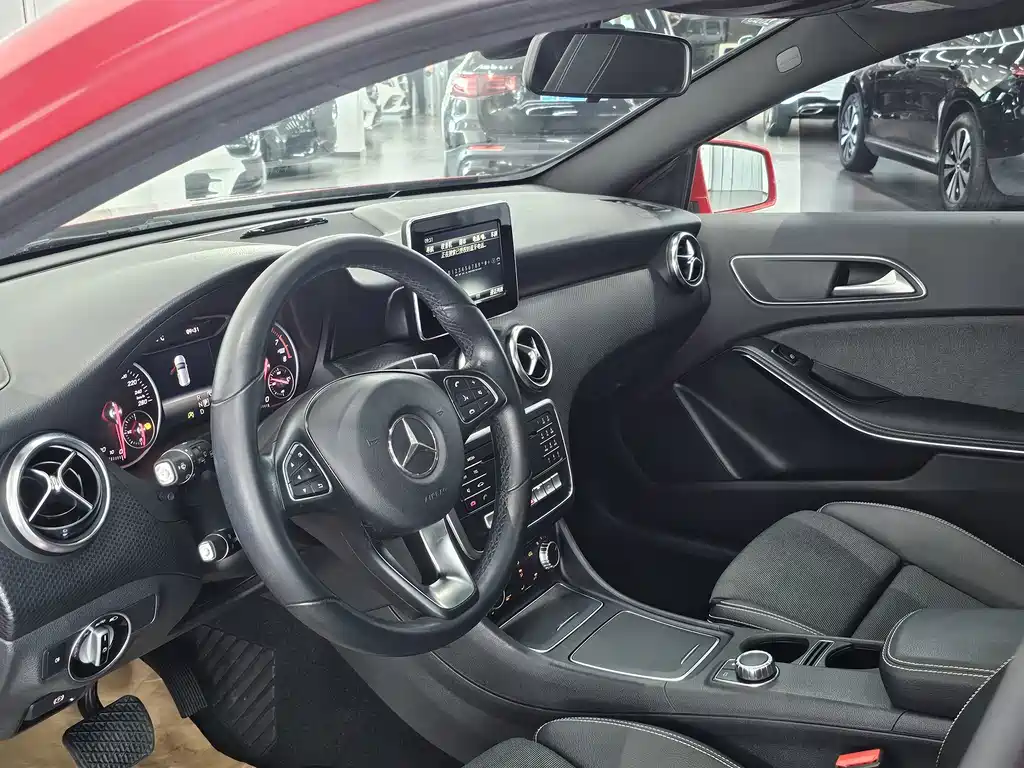 Mercedes-Benz A-Class (Import) — миниатюра 11