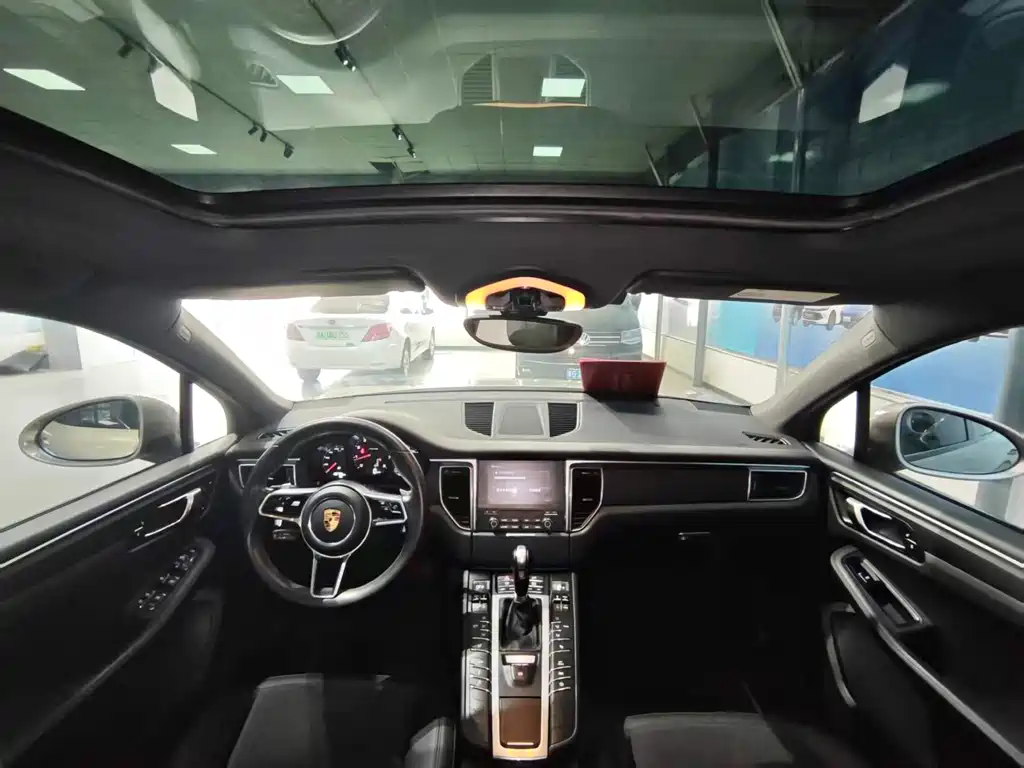 Porsche Macan — миниатюра 5