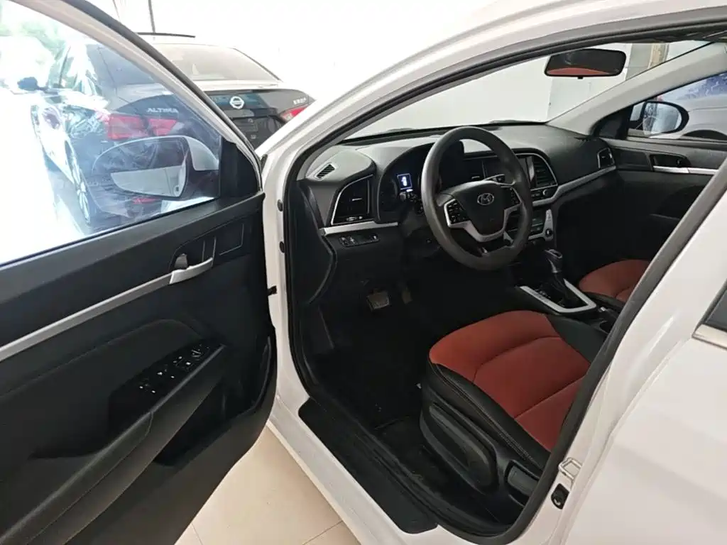 Hyundai Elantra — миниатюра 16