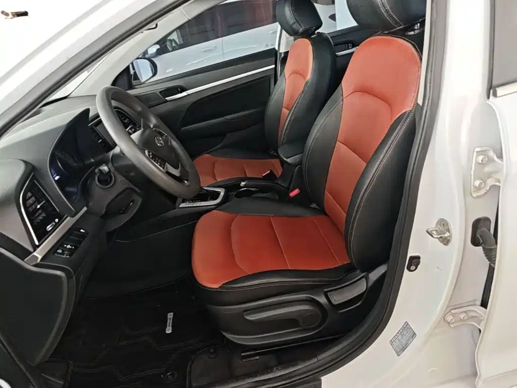 Hyundai Elantra — миниатюра 15