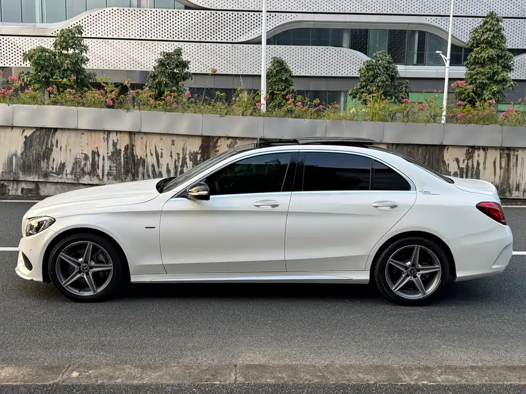 Mercedes-Benz C-Class — миниатюра 5