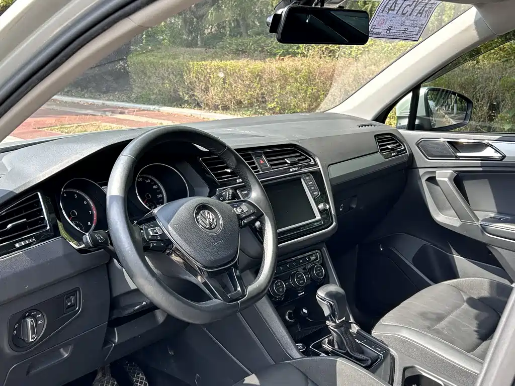 Volkswagen Tiguan L L 2017 330TSI AT Luxury