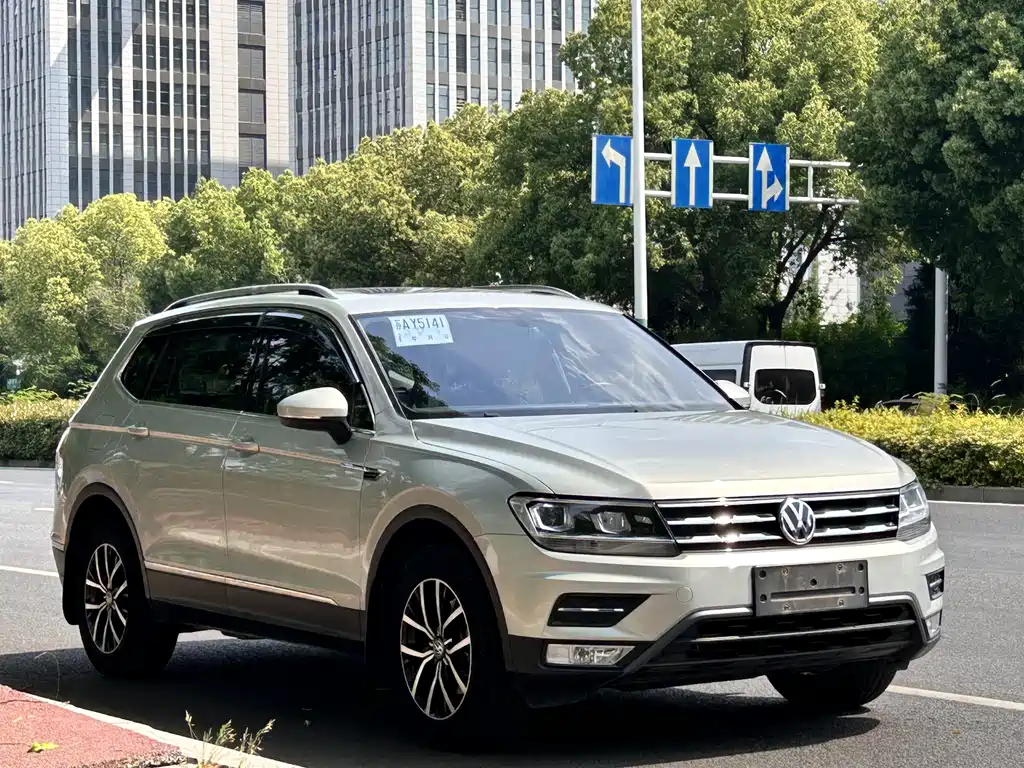 Volkswagen Tiguan L L 2017 330TSI AT Luxury