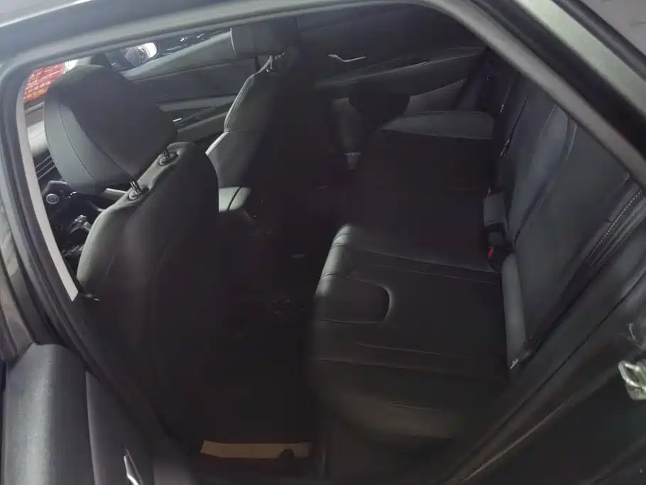 Hyundai Elantra — миниатюра 11