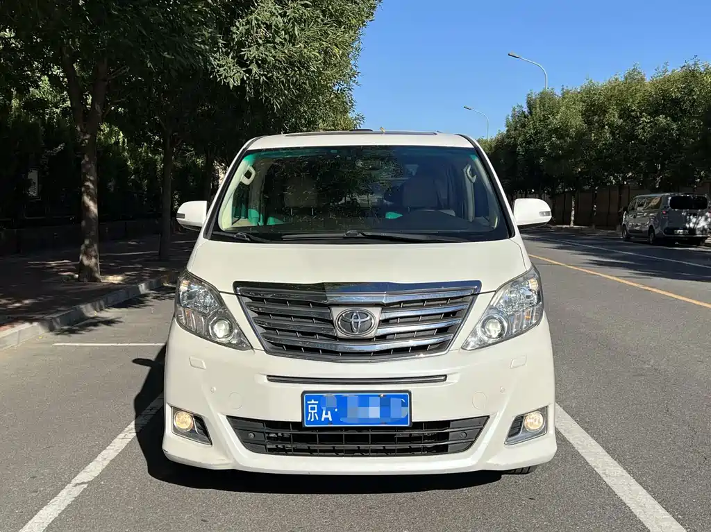 Toyota Alphard — миниатюра 2