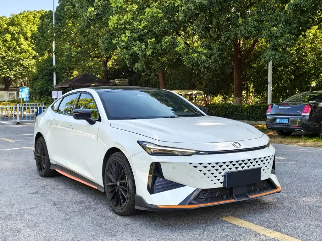 Changan UNI-V — миниатюра 3