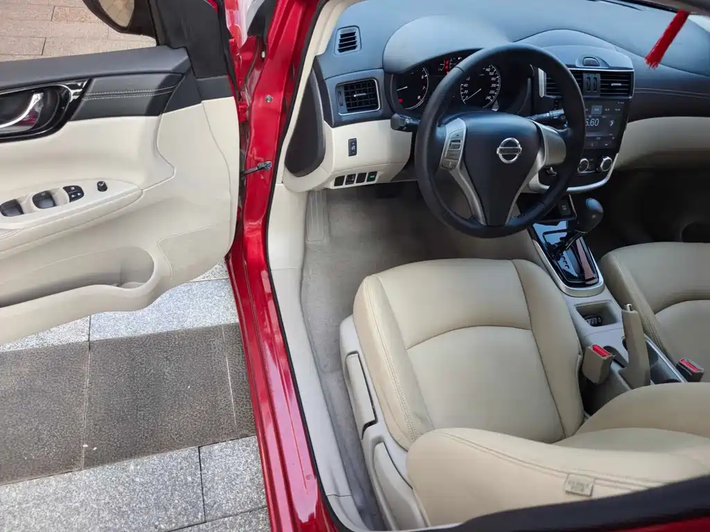 Nissan Tiida — миниатюра 8