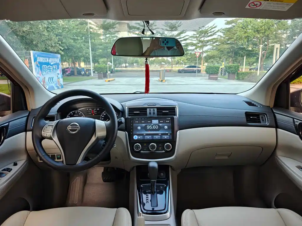 Nissan Tiida — миниатюра 10