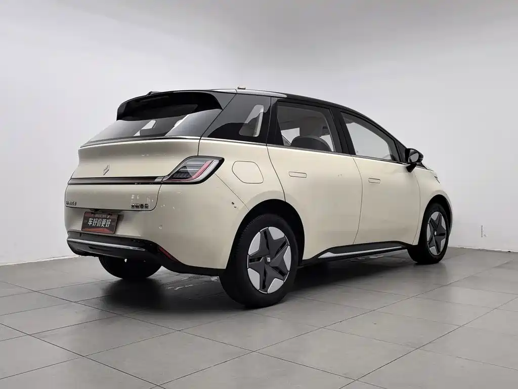 Baojun Yunduo — миниатюра 2