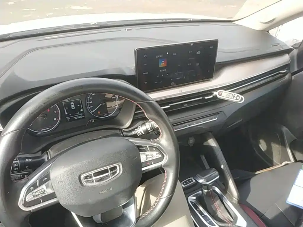 Geely Vision X3 — миниатюра 10