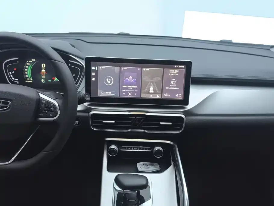 Geely Binyue — миниатюра 13