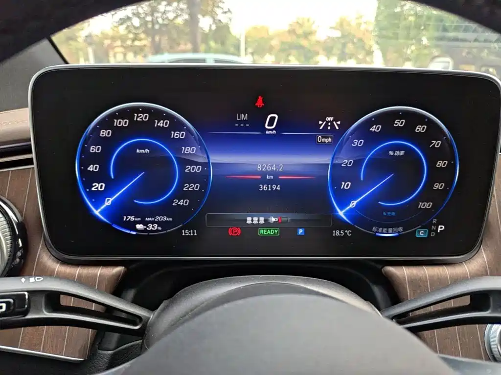 Mercedes-Benz EQE SUV — миниатюра 12