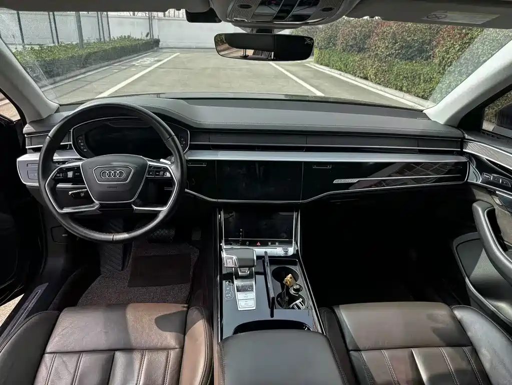 AUDI A8