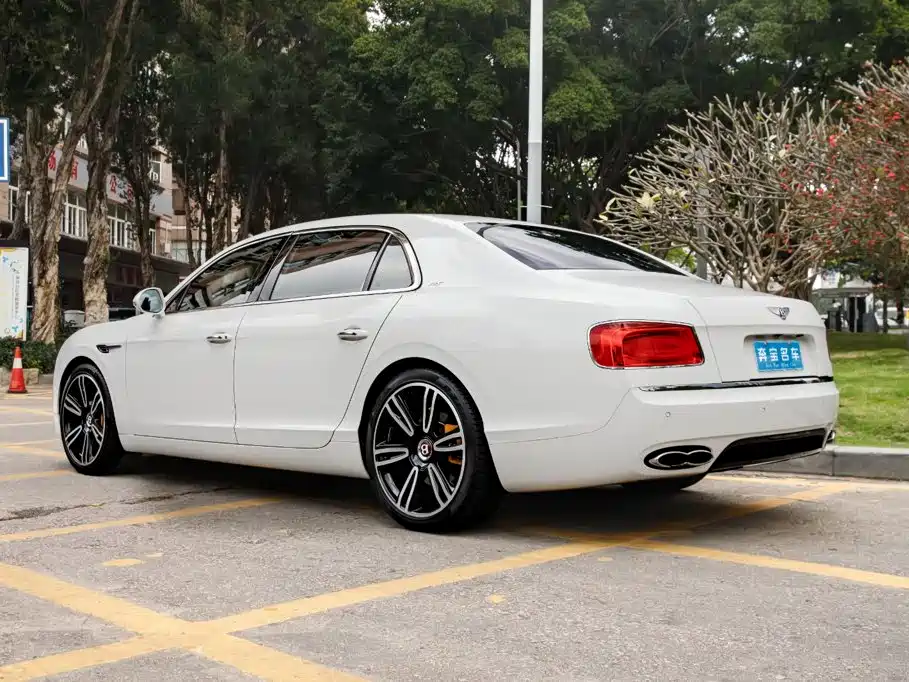 Bentley Flying Spur — миниатюра 5