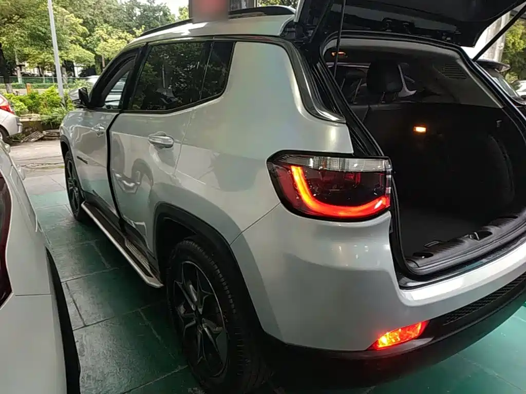 Jeep Compass — миниатюра 5