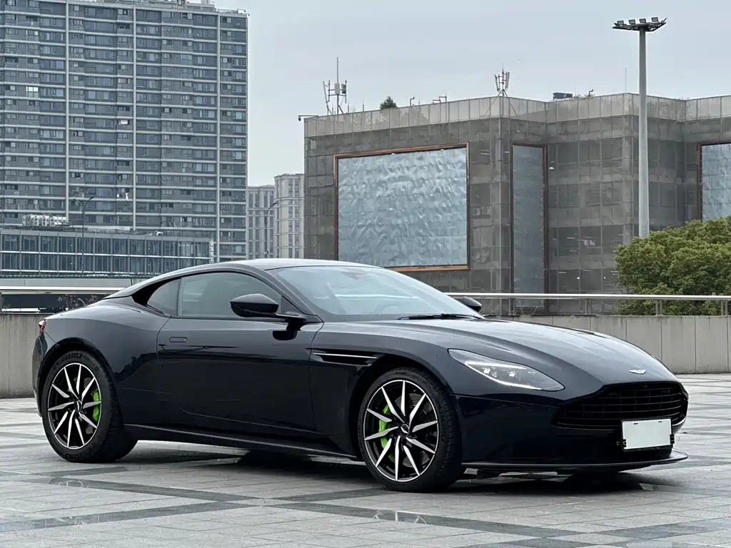 ASTON MARTIN DB11