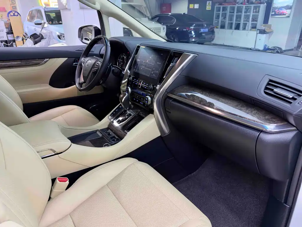 Toyota Vellfire — миниатюра 23