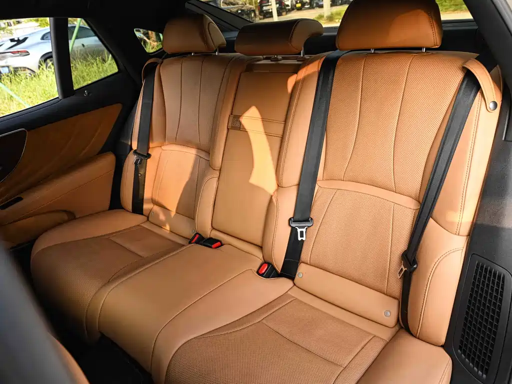 Lexus LS — миниатюра 13