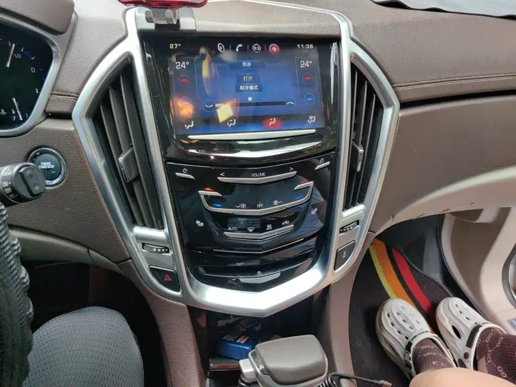 Cadillac SRX — миниатюра 14